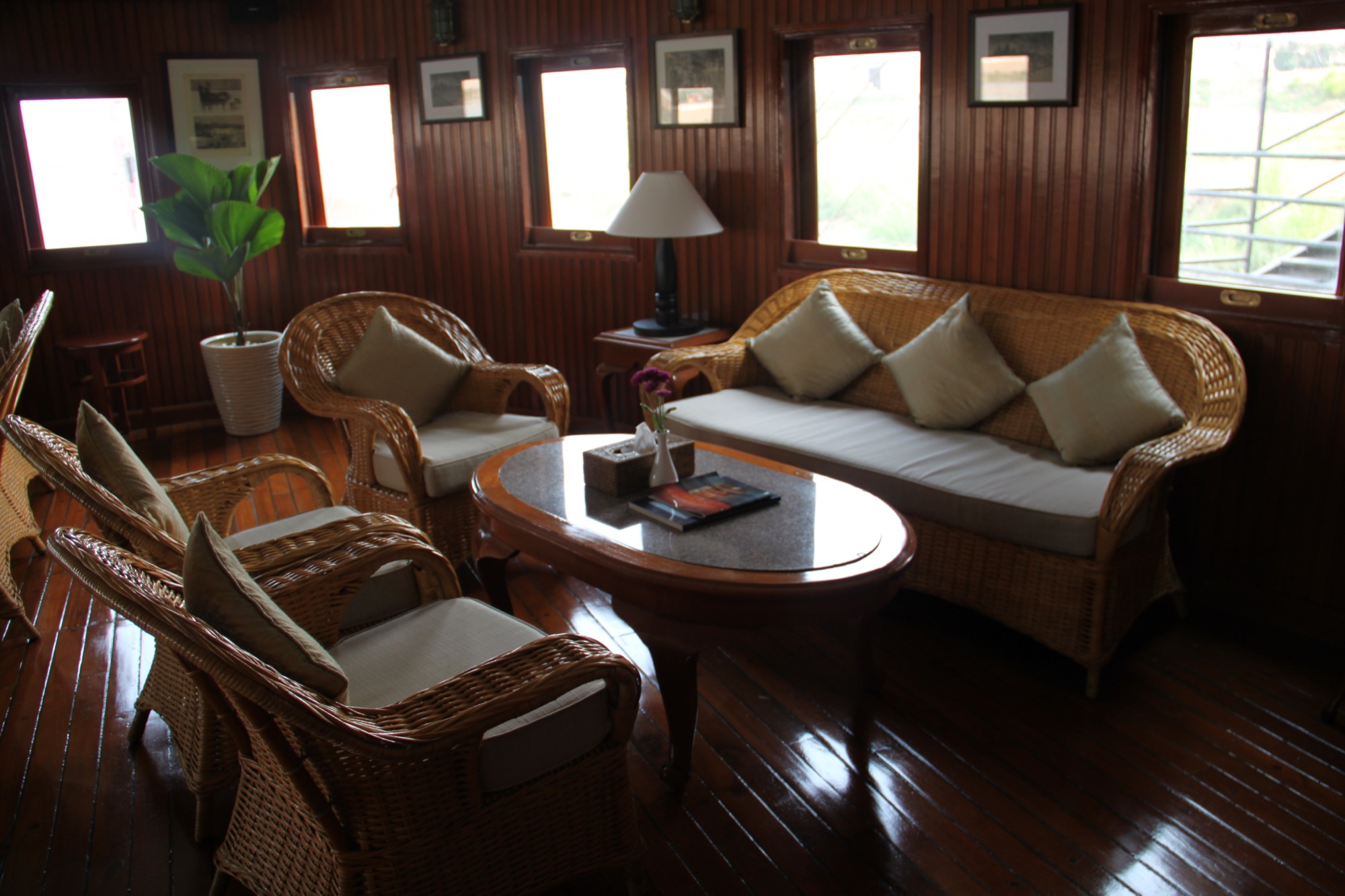 Pandaw RV Mekong Pandaw Saloon 3.jpg